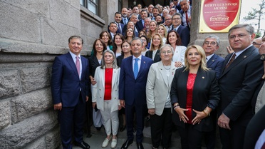 YENİ Parti'nin Yeni Yönetimi Belirlendi