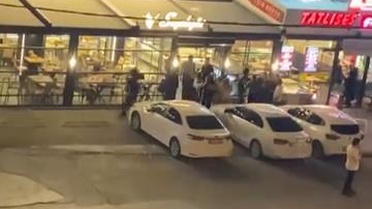 Beylikdüzü’nde 4 kadının saç saça kavgası kamerada