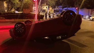 Isparta'da Takla Atan Araçta Sürücü Yaralandı
