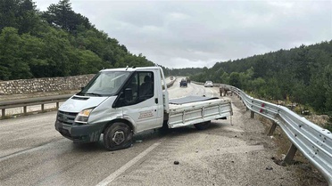 Kastamonu'da Kamyonet Kazası: 2 Yaralı, Çok Sayıda Arı Telef Oldu