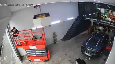 Ümraniye’de kaçan boğa sanayi sitesinde dükkana girdi, çalışanlar panikle kaçtı