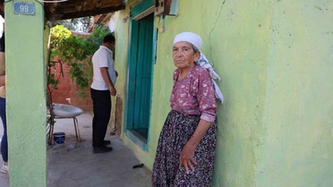 Hayatta kimsesi kalmayan Ümmü nine yıllardır tuvalet ve banyoya hasret yaşıyor