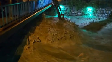 Kastamonu’da selin geliş anı cep telefonu kamerasına yansıdı