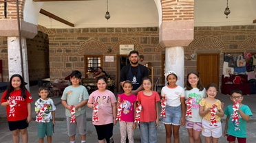 Şehzadeler’de çocuklar, Hacivat ve Karagöz’ü milli takımın renkleriyle buluşturdu