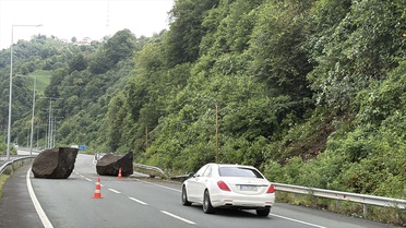 Rize'de Sağanak Kaya Düşmesine Neden Oldu
