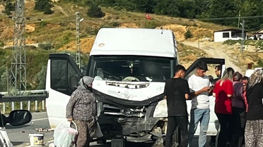 Ladik'te Tarım İşçilerini Taşıyan Minibüs Kazası