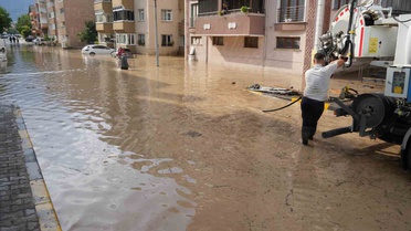 Selin vurduğu Cide ilçesinde ekiplerin su tahliye çalışması sürüyor
