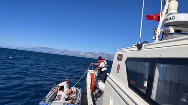 Antalya'da Lastik Bot Kurtarıldı