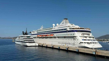 İki Lüks Yolcu Gemisi Bodrum'a Demir Attı