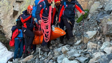 3 bin 711 metrede Verçenik Dağı'nda yaralı dağcıyı kurtarma operasyonu