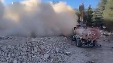 Elazığ'da 5 katlı bina korna sesi ile yıkıldı