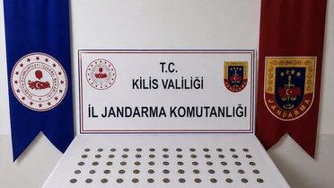 Kilis'te tarihi eser operasyonu: 107 sikke ele geçirildi