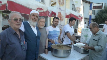 Şehitler Anısına Mudanya'da Bereket Duası ve Pilav İkramı
