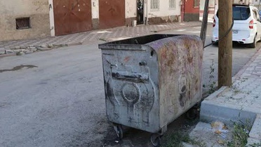 Bebek çöp konteyneri yanında bulundu, baba kaçak