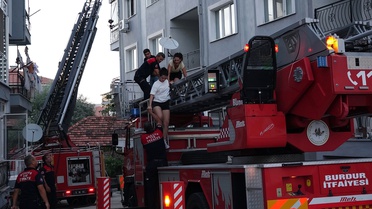 Burdur'da Yangın: 6 Kişi Kurtarıldı