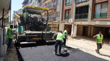 Efeler Belediyesi’nden Albayrak Caddesi’nde asfalt mesaisi