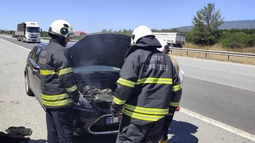 Hatay'da Otomobil Yangını Kontrol Altına Alındı