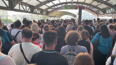 İstanbullunun ulaşım çilesi: Mecidiyeköy metrobüs istasyonunda yürüyen merdiven arızası yoğunluğa neden oldu