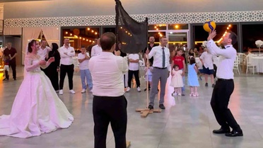 Voleybol Aşkı: Düğünlerinde Oynadılar