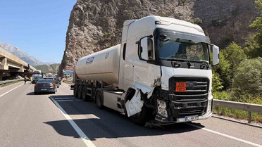 Pozantı'da Kaza: Cip ve Tanker Çarpıştı