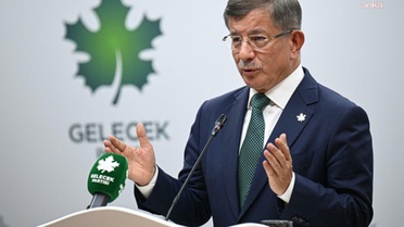 Davutoğlu Siyasi Faaliyetlerini Durdurdu