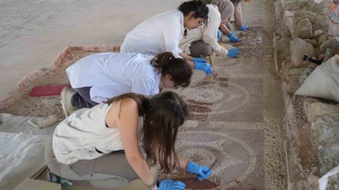 Anadolu’nun en büyük 3 Roma villasından biri olan bin 800 yıllık villadaki mozaikler kurtarılıyor