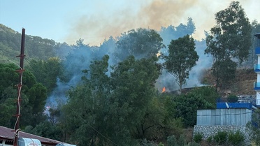 Anamur'da Ağaçlık Alanda Yangın Söndürüldü