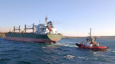 Çanakkale Boğazı'nda Karaya Oturan Geminin Kurtarma Çalışmaları Başladı