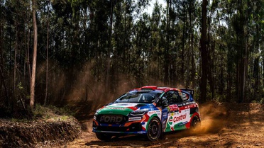 Finlandiya Rallisi'nde Zirve Mücadelesi