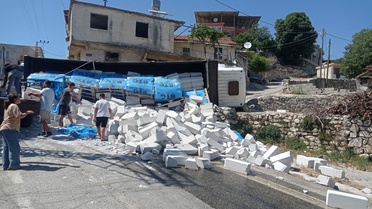 Kamyon Devrildi, Şoför Kurtuldu