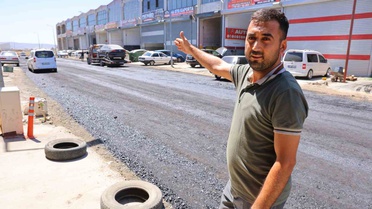 İlçe belediyesinin sorumluluğundaki yollar esnafın mağduriyeti üzerine Kahramanmaraş Büyükşehir Belediyesi tarafından yapılıyor