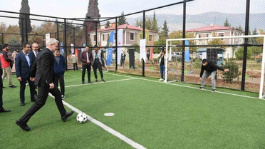 Kahramanmaraş’ın dört bir yanı spor alanlarıyla donatıldı: 31 yeni halı saha hizmete girdi