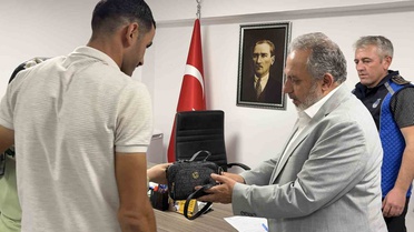 Kayseri’de mesire alanında unutulan 700 bin TL değerindeki ziynet eşyasını belediye ekipleri buldu