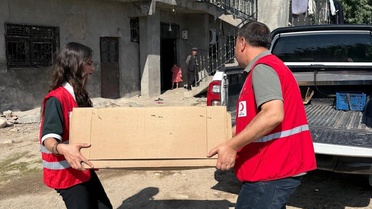 Kızılay'dan Cam Kemik Hastası Kardeşlere Tekerlekli Sandalyeler