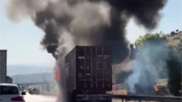 Mersin’de 24 ton çikolata yüklü tır yandı
