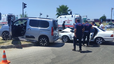 Kadirli'de Trafik Kazası: 3 Yaralı