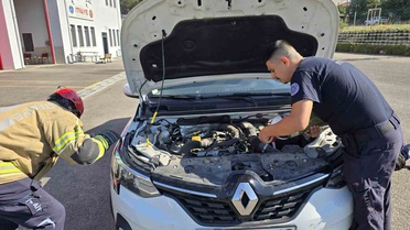 Otomobilin motorunda ilçe ilçe gezdi