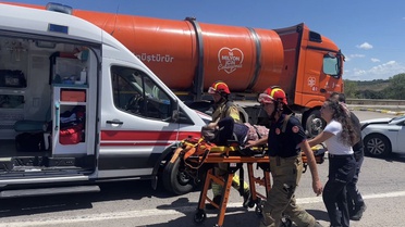 Pendik'te Kavşakta Kaza: 2 Yaralı