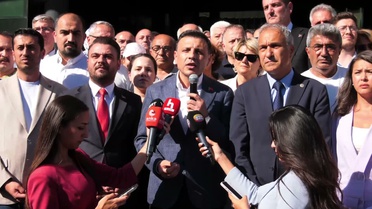 Sinem Dedetaş'ın gözaltına alınmasına tepki... Özgür Çelik: İki yıldır seçilmiş başkanları emniyetin bodrum katında uyuşturucu kokuları içinde tutup psikolojik işkence gerçekleştiriyorlar