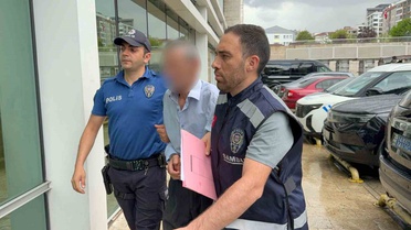 Tramvayda hayasızca harekette bulunan yaşlı adama gözaltı