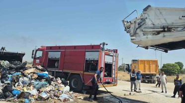 Van’da seyir halindeki çöp kamyonunda yangın
