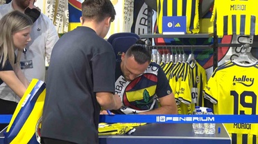 Muriqi, Fenerium'da Taraftarlarıyla Buluştu