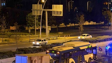 Keçiören'de Kamyonet EGO Otobüsüne Çarptı
