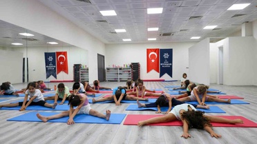 Aydın Büyükşehir’in yaz etkinliklerinde çocuklar jimnastikle gelişiyor