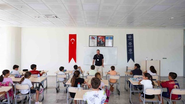 Aydınlı çocuklar yaz tatilini İngilizce öğrenerek geçiriyor