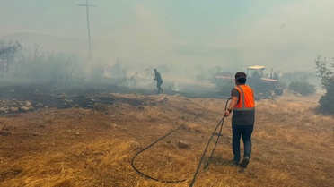 Balıkesir Sındırgı'daki orman yangınına havadan ve karadan müdahale sürüyor