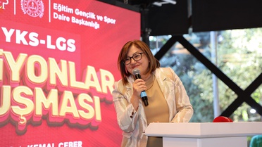 Başkan Şahin, gazi şehrin 2026 YKS ve LGS şampiyonlarıyla buluştu