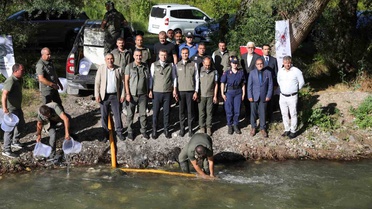 Ecemiş Çayı’na 15 bin alabalık yavrusu bırakıldı