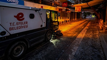 Efeler’in tarihi çarşılarında kapsamlı temizlik çalışması