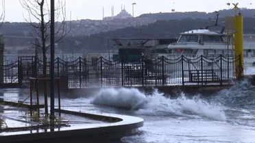 İstanbullular dikkat! Valilikten kritik uyarı geldi: Şiddetli fırtına yıkıp geçecek